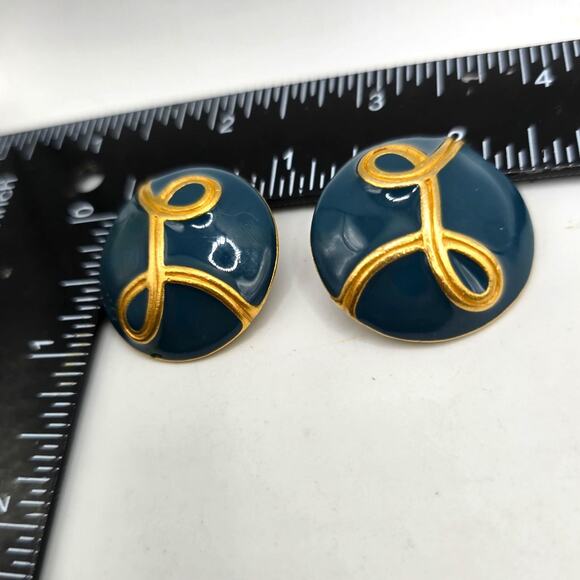 Monet Swirling Ribbon Earrings Clip On Blue Enamel Round Gold Tone Vintage - Picture 6 of 8